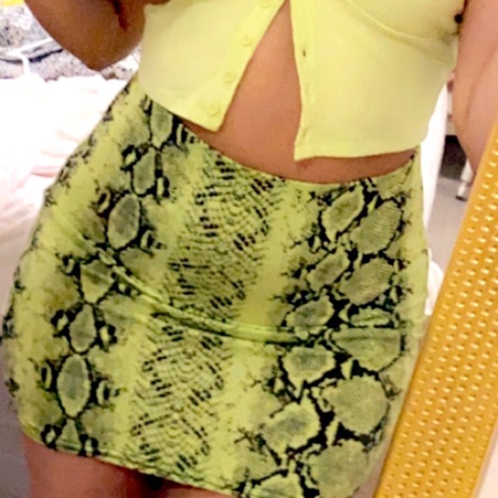 Snake pattern knee lenght skirt